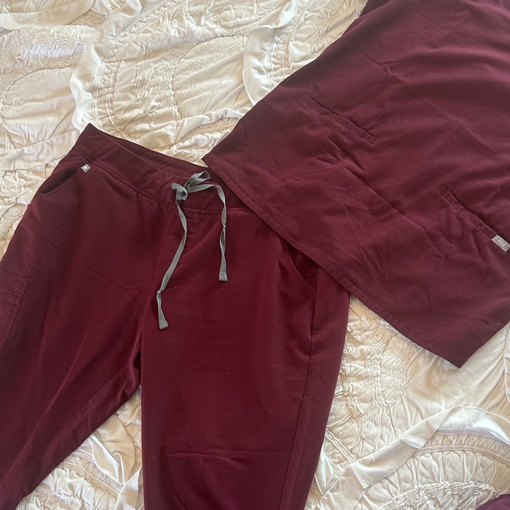 Figs Technical collection scrubs.  Top is regular XL.  Bottoms are regular XXL